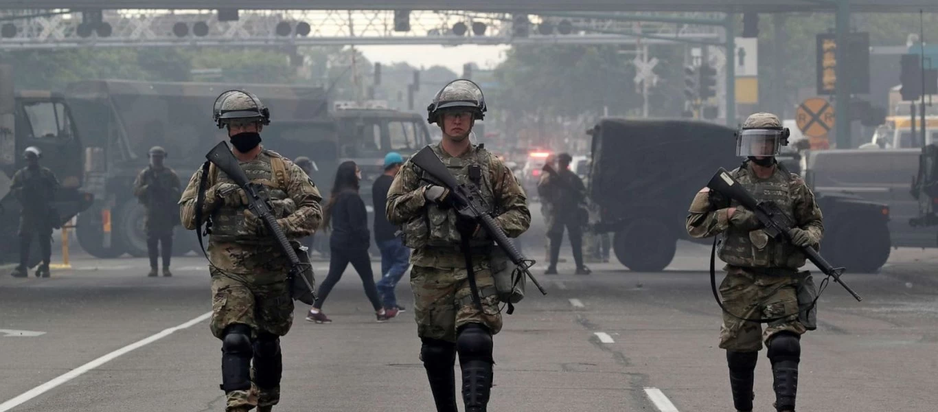 Ξεφεύγει η κατάσταση στις ΗΠΑ: Νεκρός 19χρονος διαδηλωτής από πυρά - Ο Αμερικανικός Στρατός τέθηκε σε επιφυλακή (βίντεο)